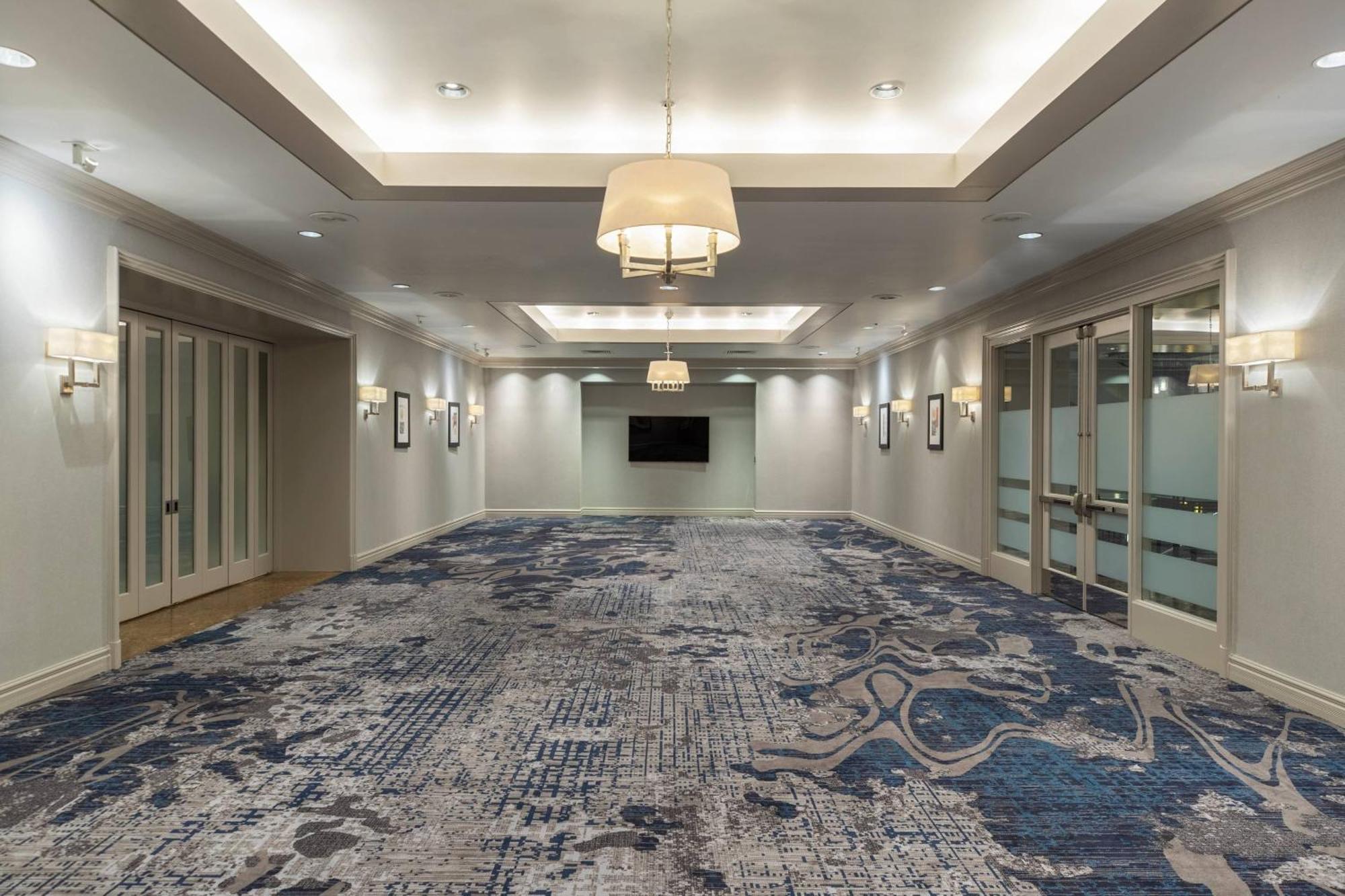 Renaissance Chicago Downtown Hotel Exterior photo