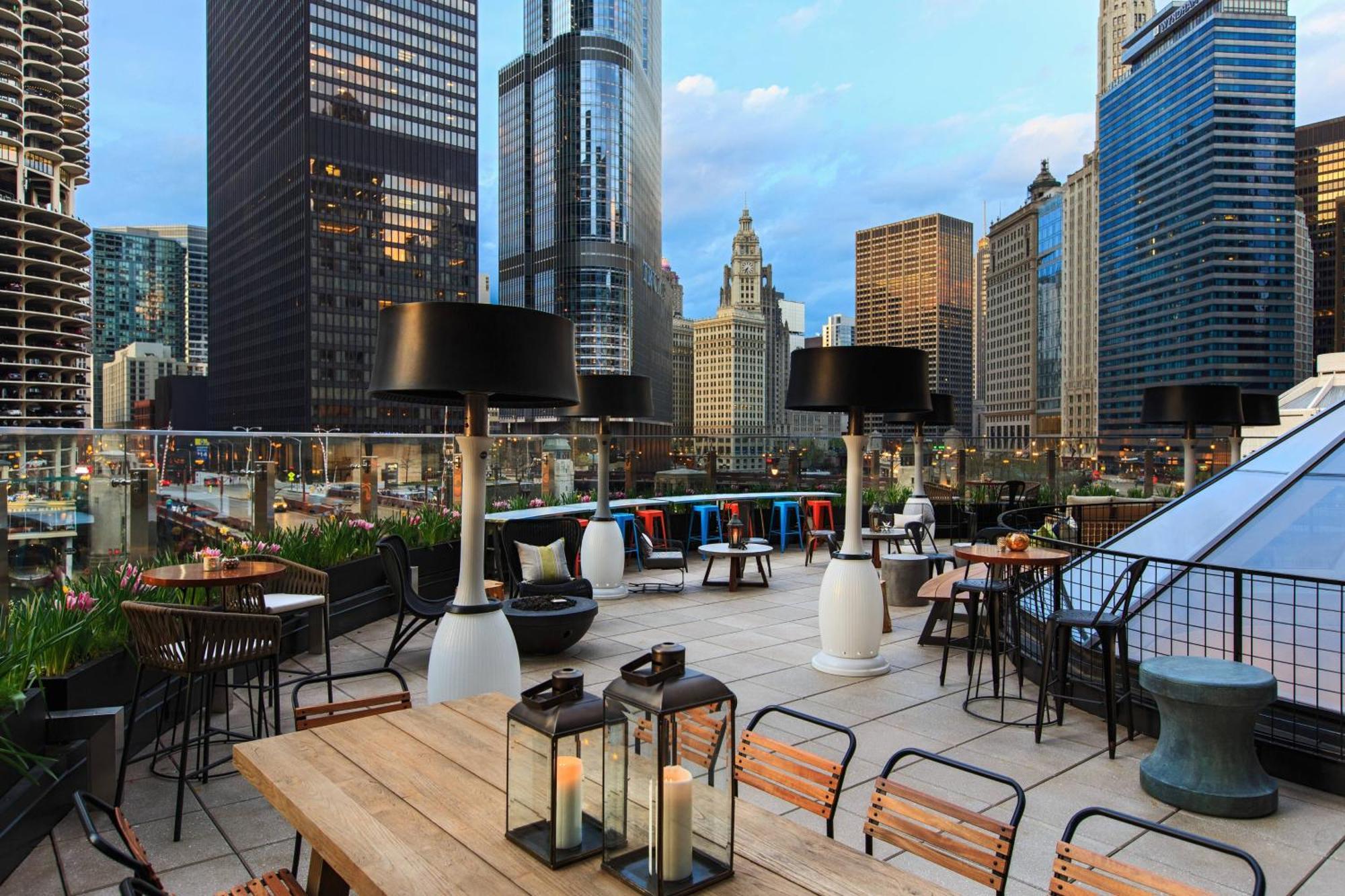 Renaissance Chicago Downtown Hotel Exterior photo