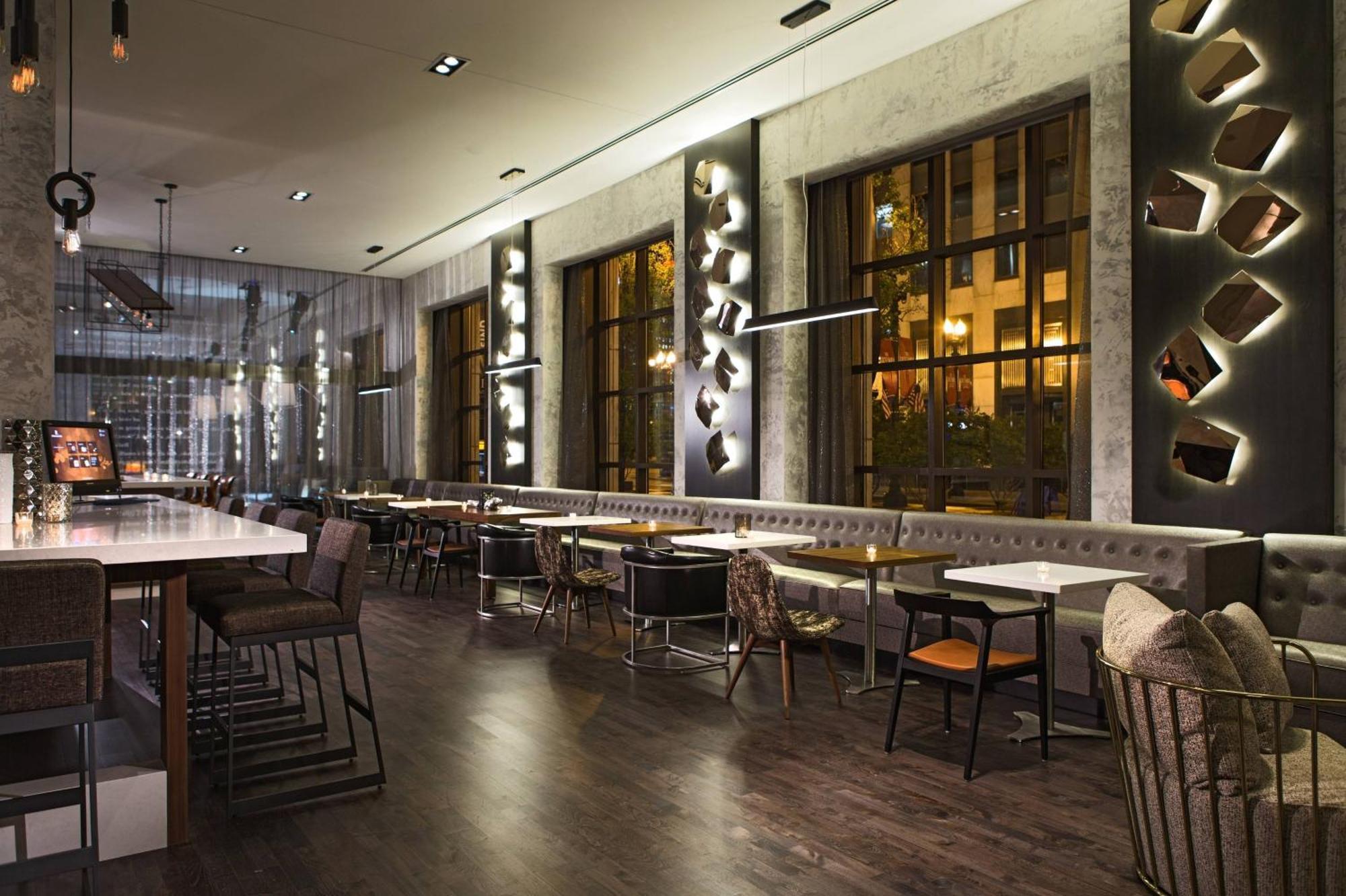 Renaissance Chicago Downtown Hotel Exterior photo