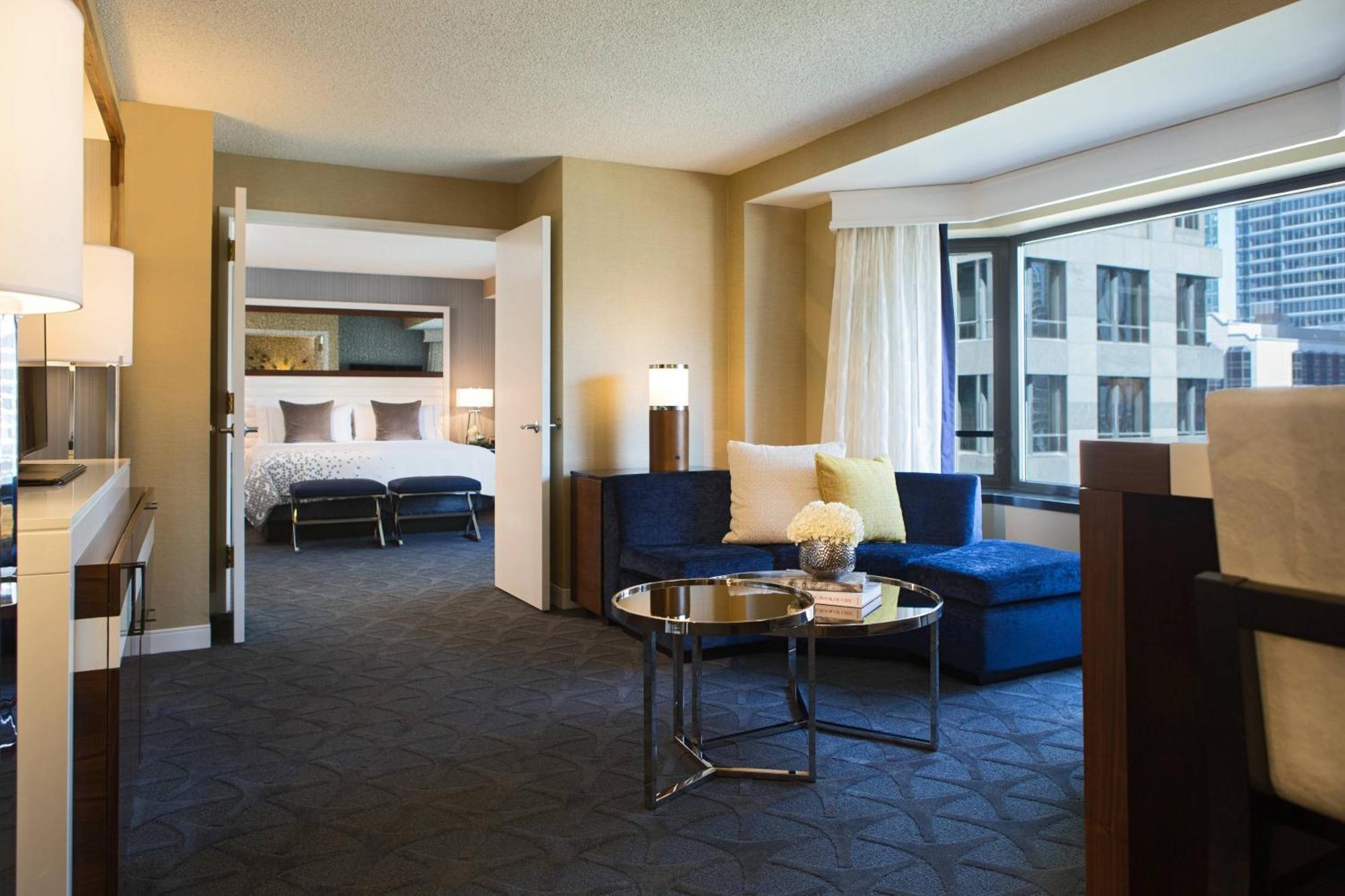 Renaissance Chicago Downtown Hotel Exterior photo