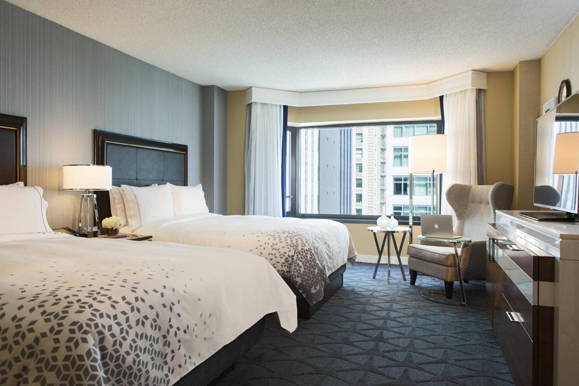 Renaissance Chicago Downtown Hotel Exterior photo