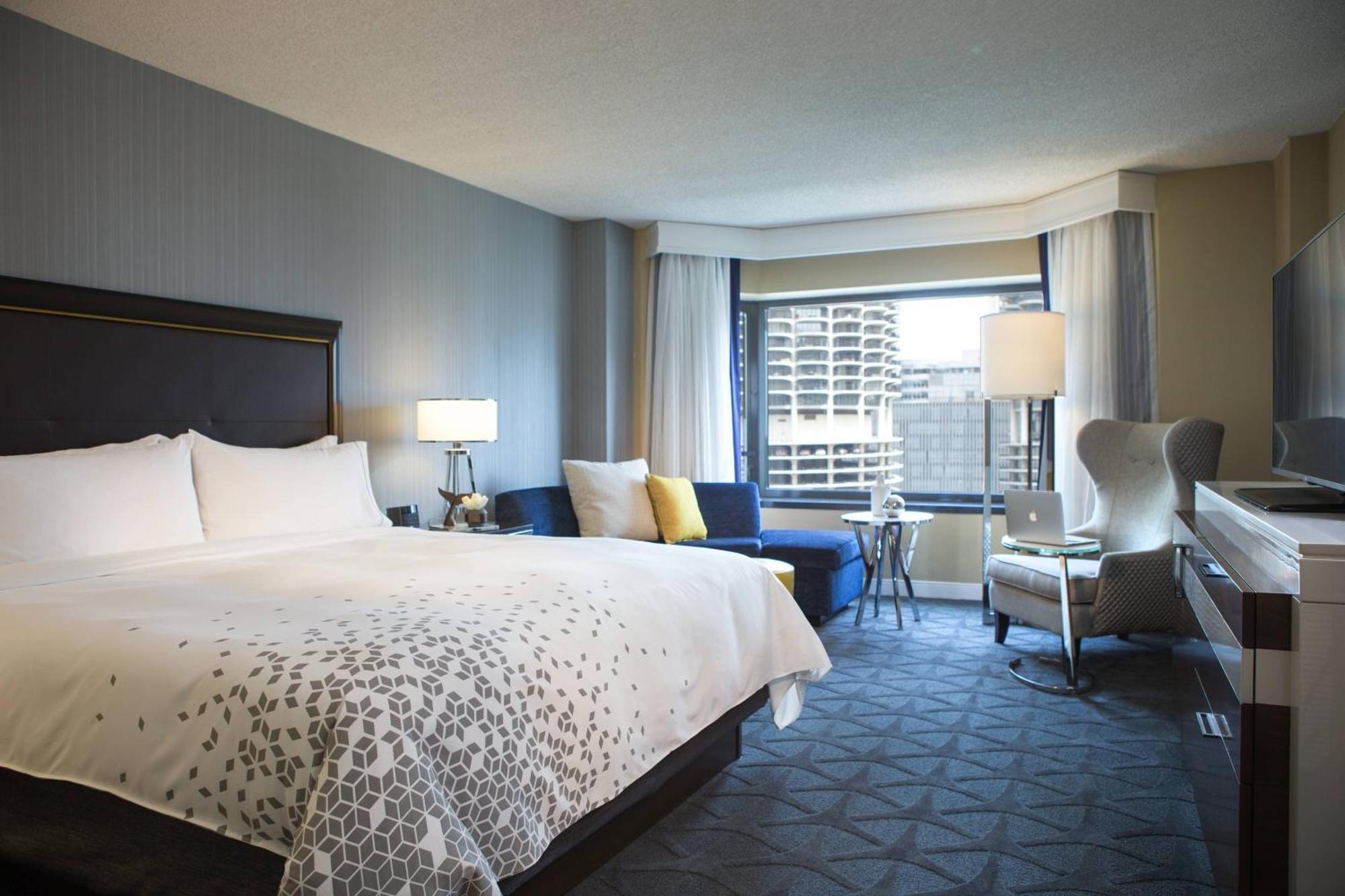 Renaissance Chicago Downtown Hotel Exterior photo