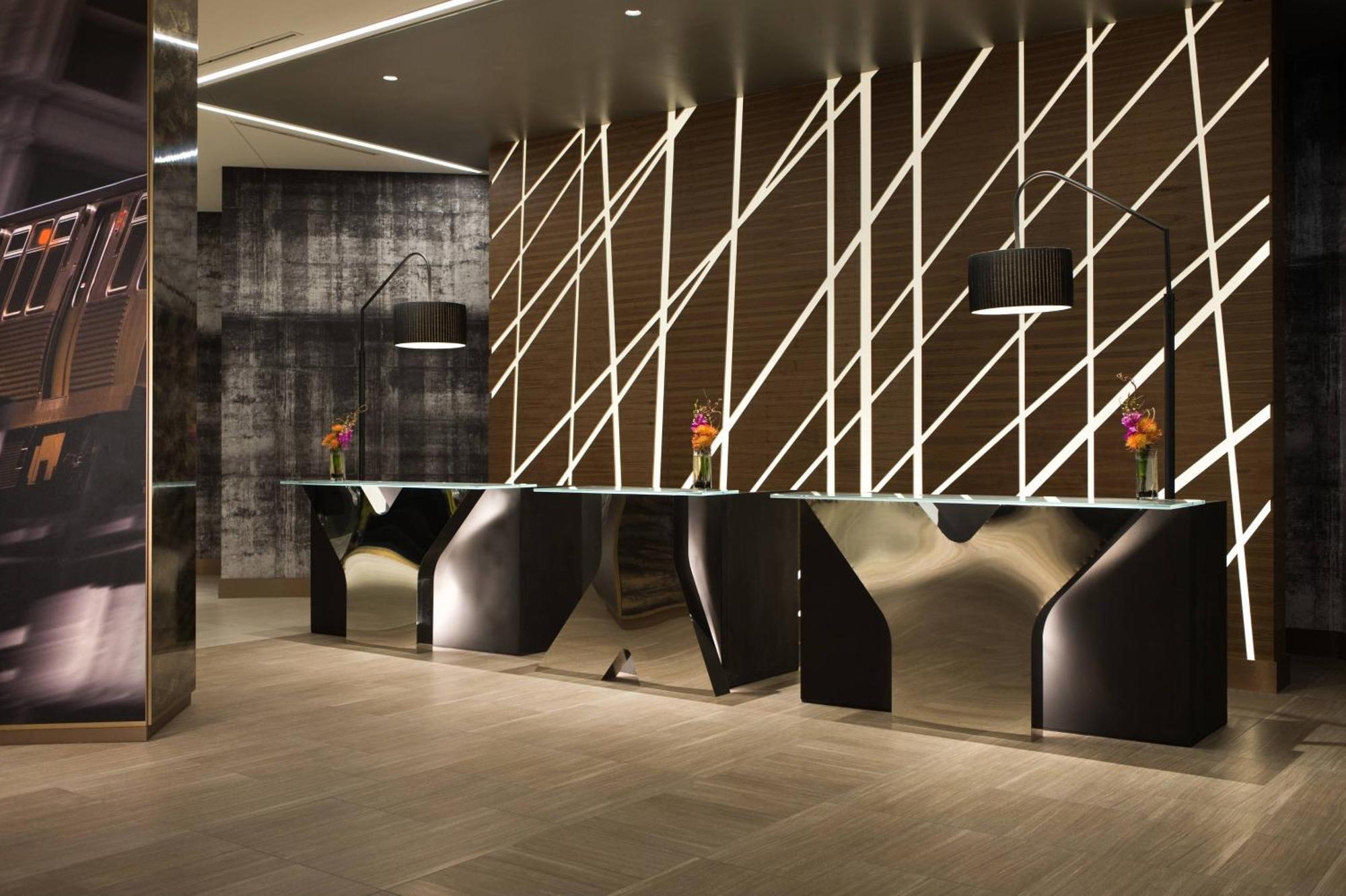 Renaissance Chicago Downtown Hotel Exterior photo
