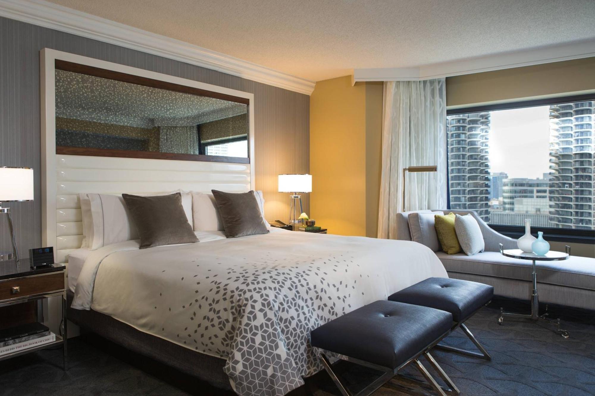 Renaissance Chicago Downtown Hotel Exterior photo